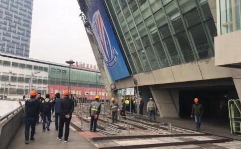 而支持弗里克可能执教巴萨的一个论据在于他与莱万、京多安、特尔施特根之间从此前的共事中发展出的良好关系。